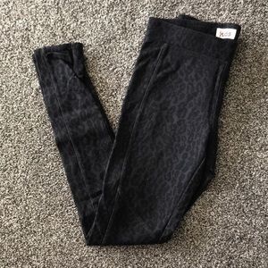 Black cheetah print leggings